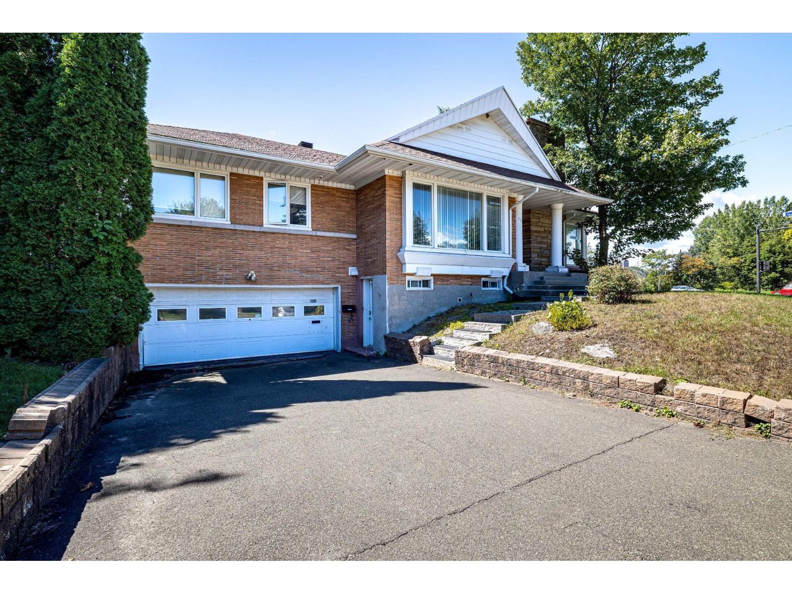 1205 Av. des Gouverneurs Québec (Sainte-Foy/Sillery/Cap-Rouge) Quebec Canada G1T2E7 2