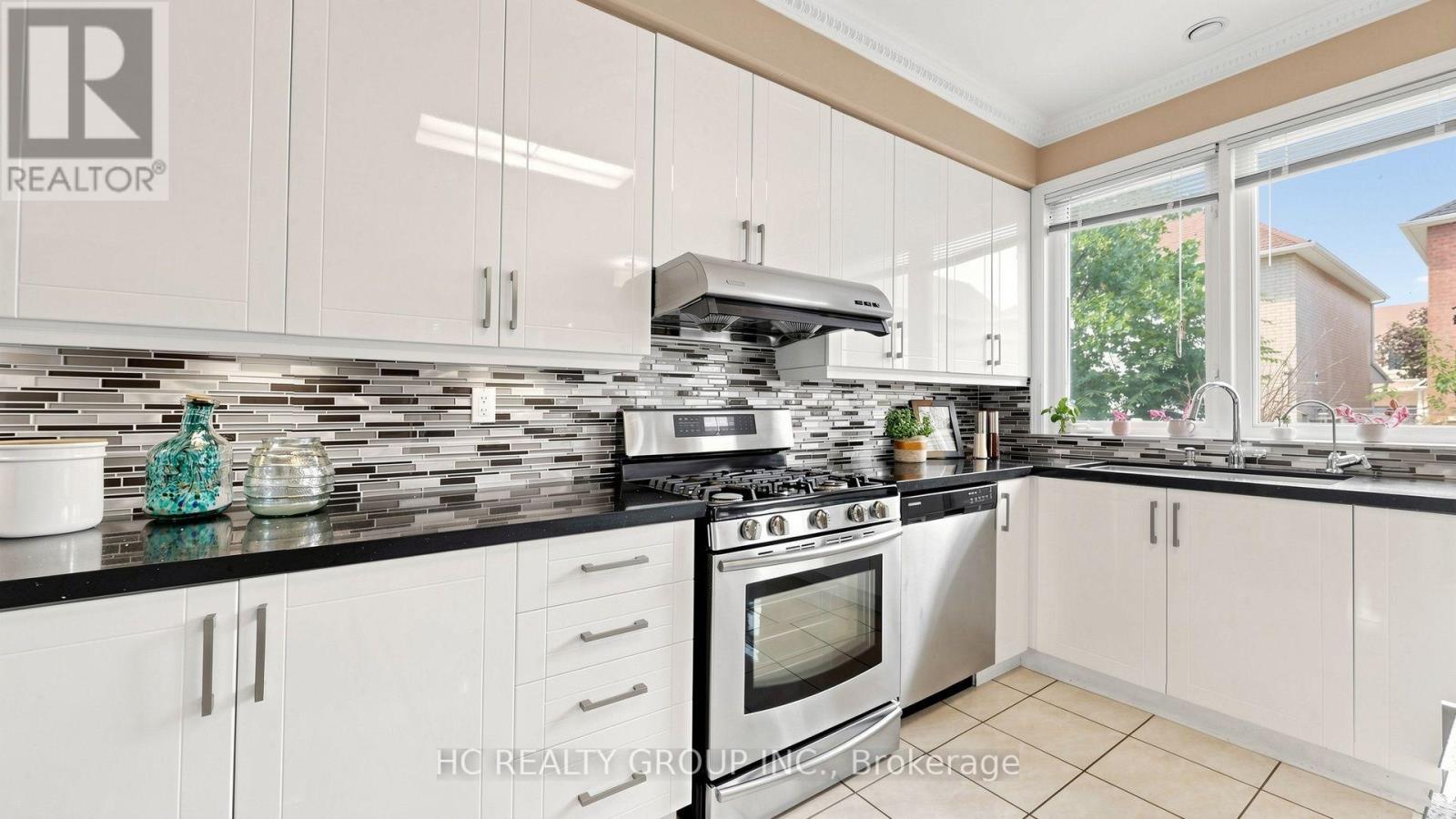 18 Saxony Drive, Markham, Ontario  L6C 2B5 - Photo 17 - N13596492