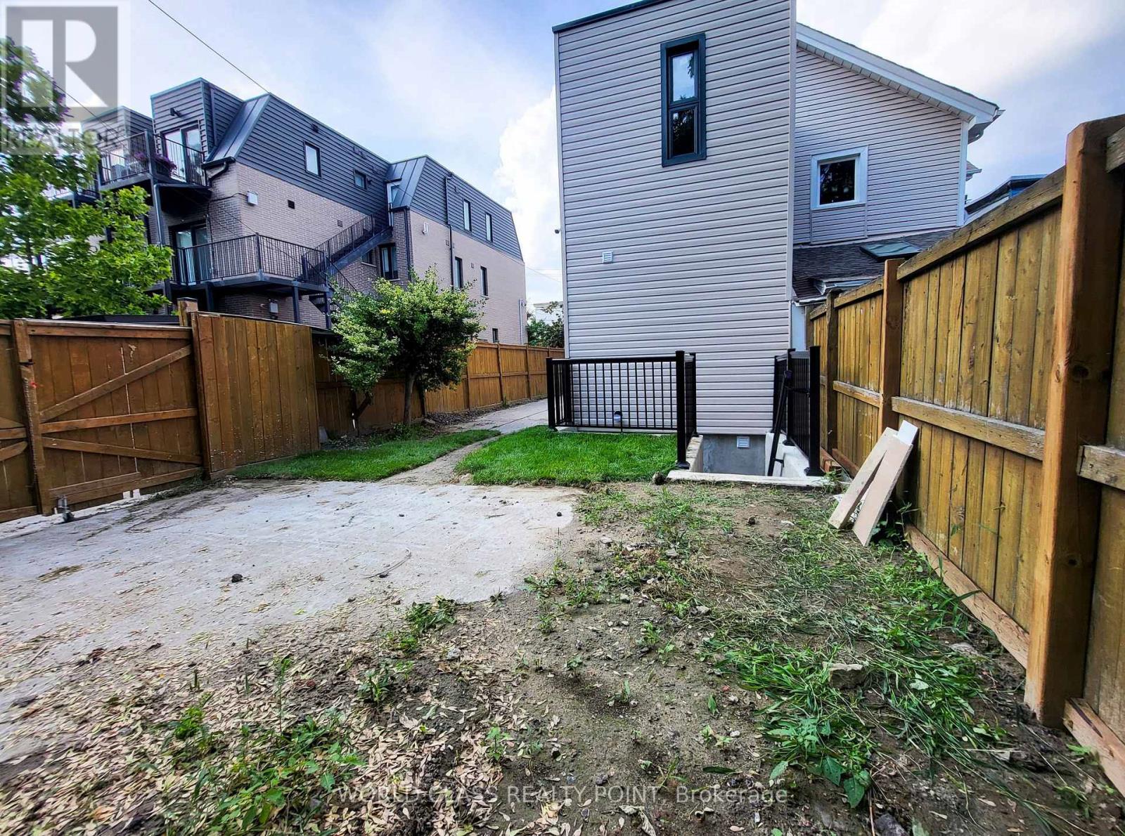 Main - 49 Vine Avenue, Toronto, Ontario  M6P 1V6 - Photo 26 - W13739564
