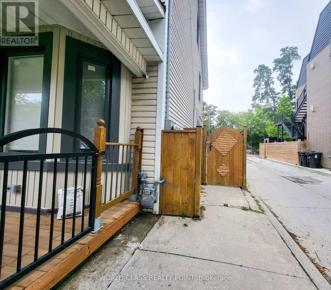 Main - 49 Vine Avenue, Toronto, Ontario  M6P 1V6 - Photo 3 - W13739564