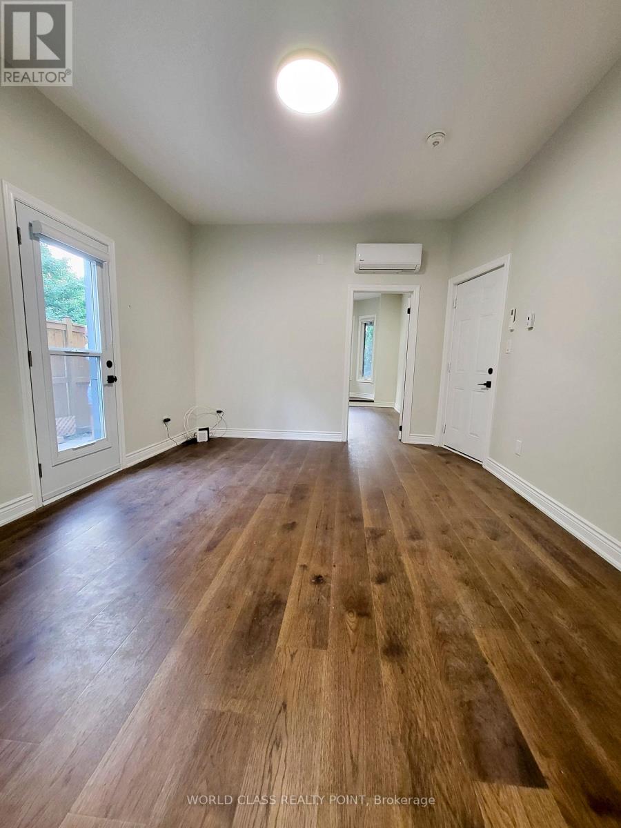 Main - 49 Vine Avenue, Toronto, Ontario  M6P 1V6 - Photo 6 - W13739564