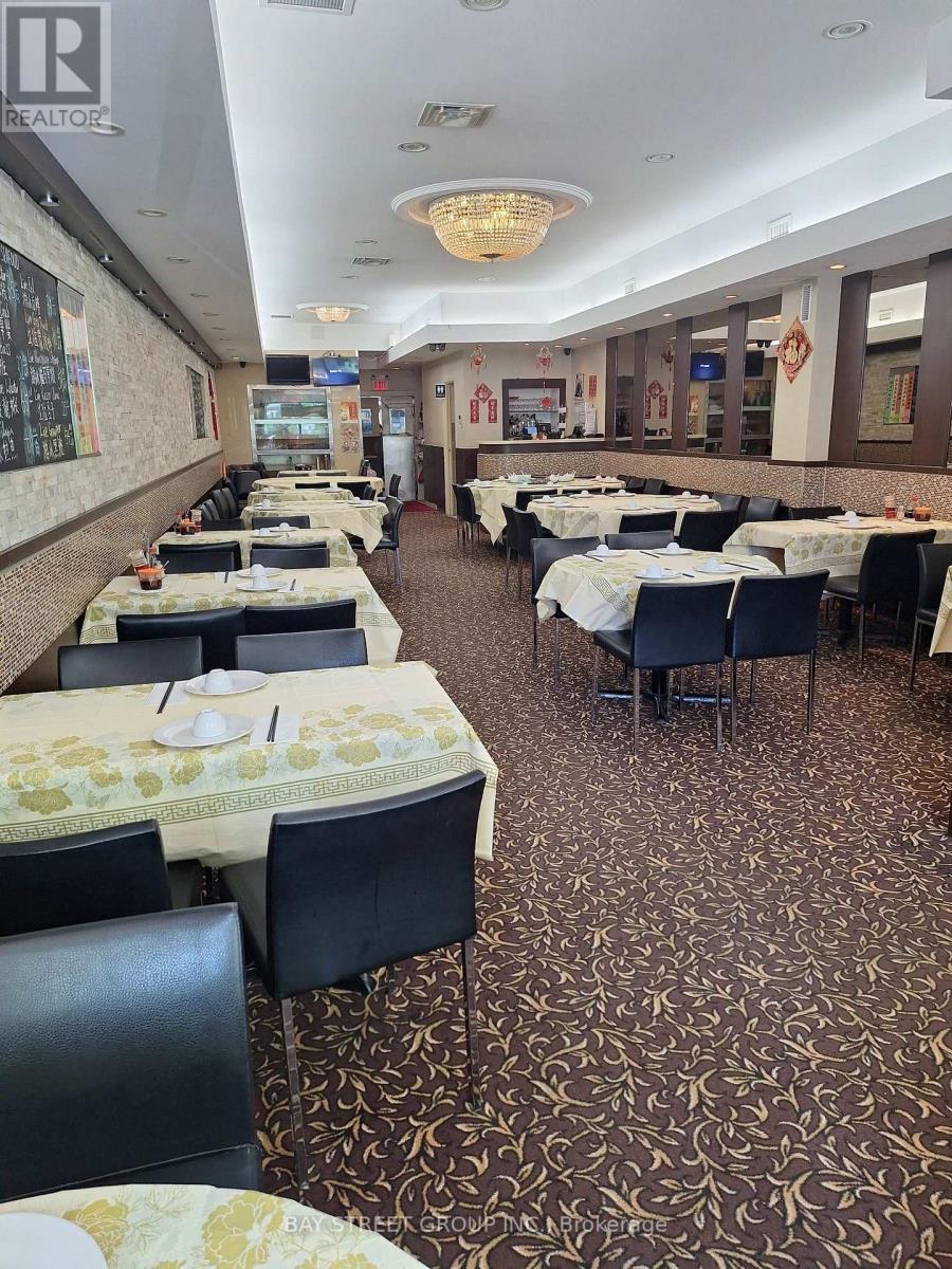 338 Spadina Avenue, Toronto, Ontario  M5T 2G2 - Photo 3 - C13750992