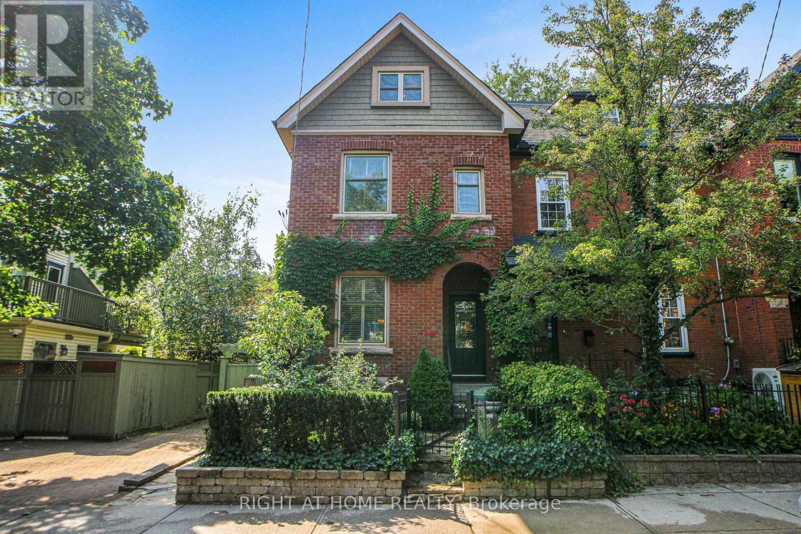440 SACKVILLE STREET, Toronto, Ontario