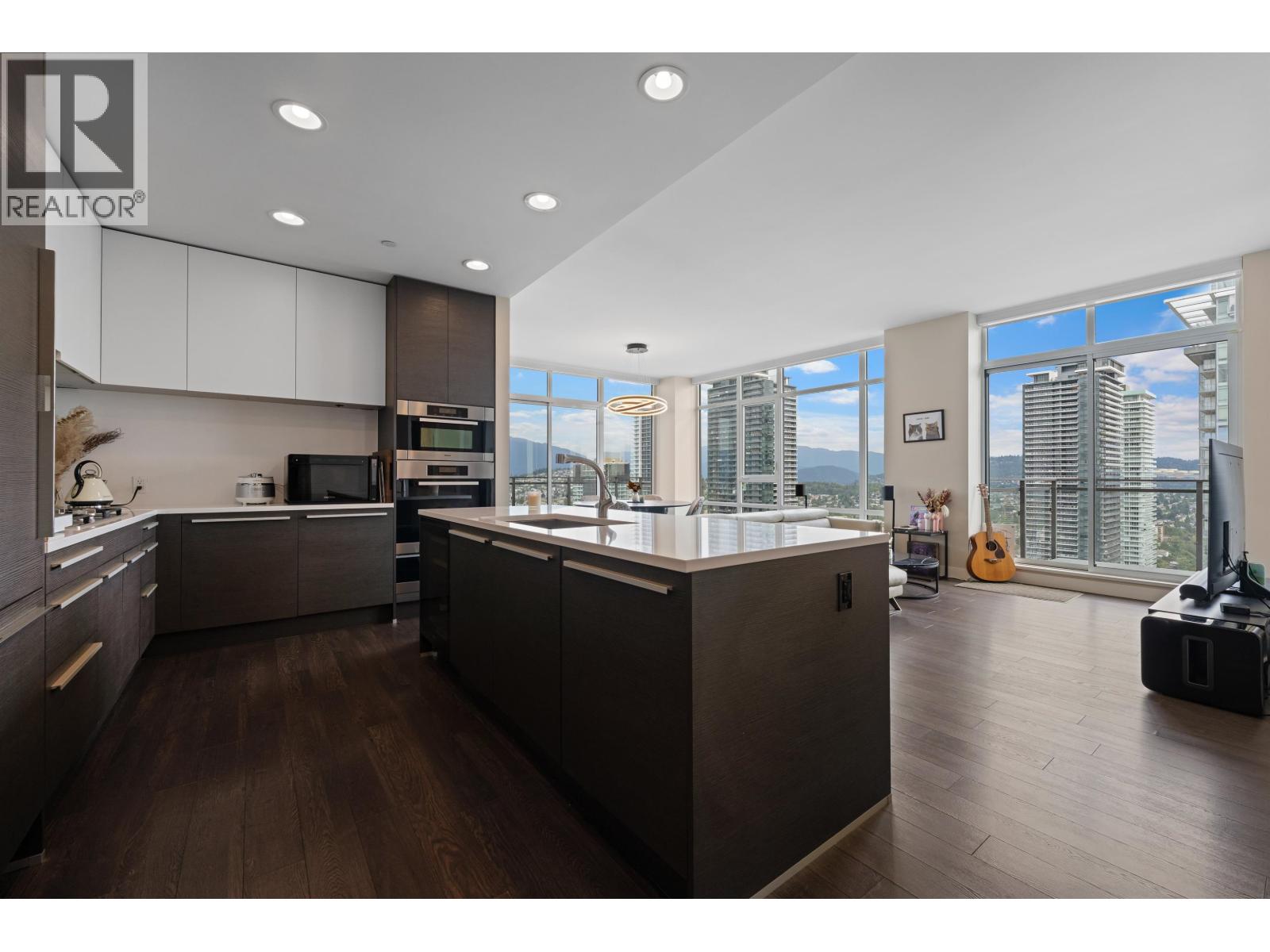 4502 2008 ROSSER AVENUE, burnaby, British Columbia