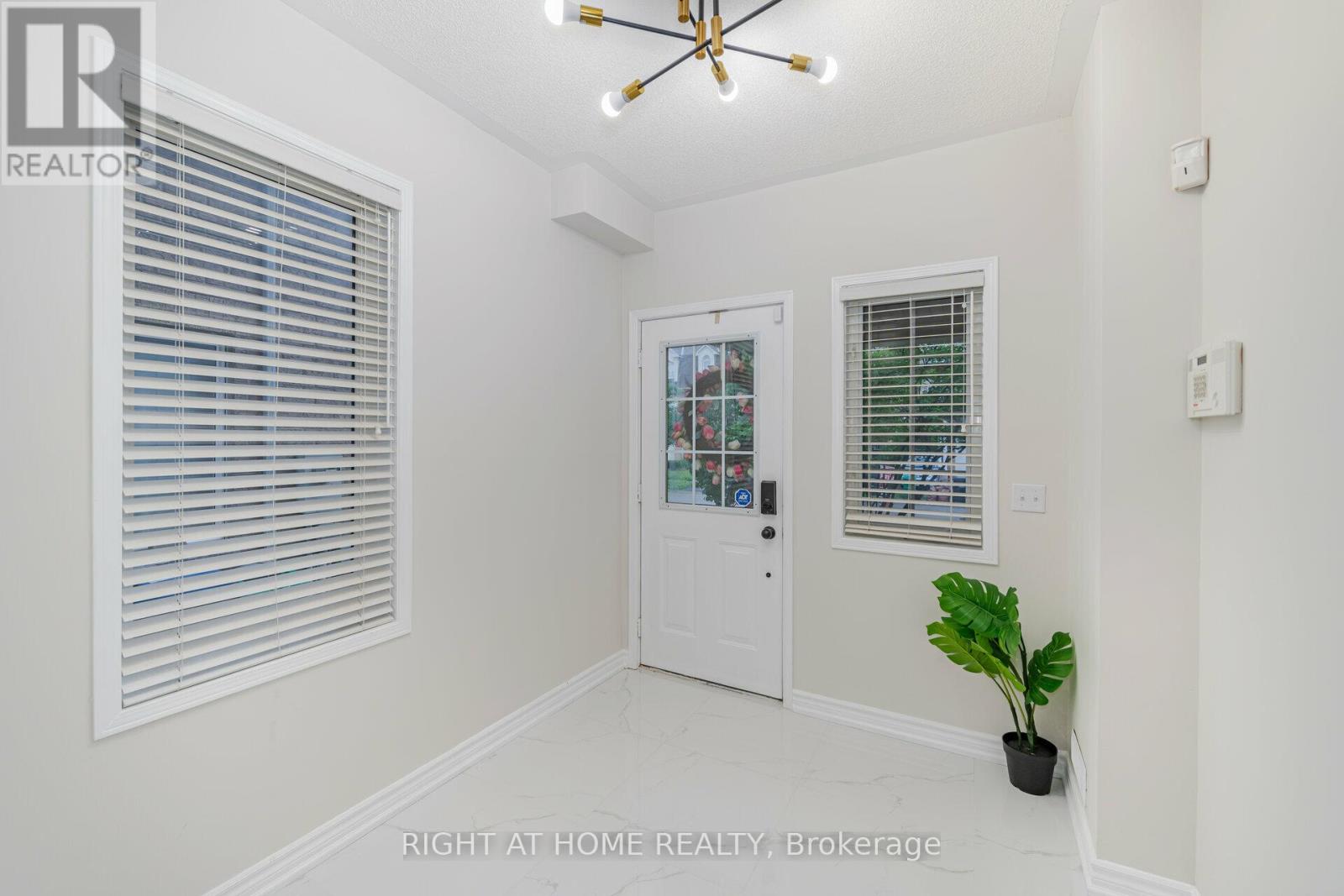 3388 Southwick Street, Mississauga, Ontario  L5M 7L5 - Photo 6 - W13750994