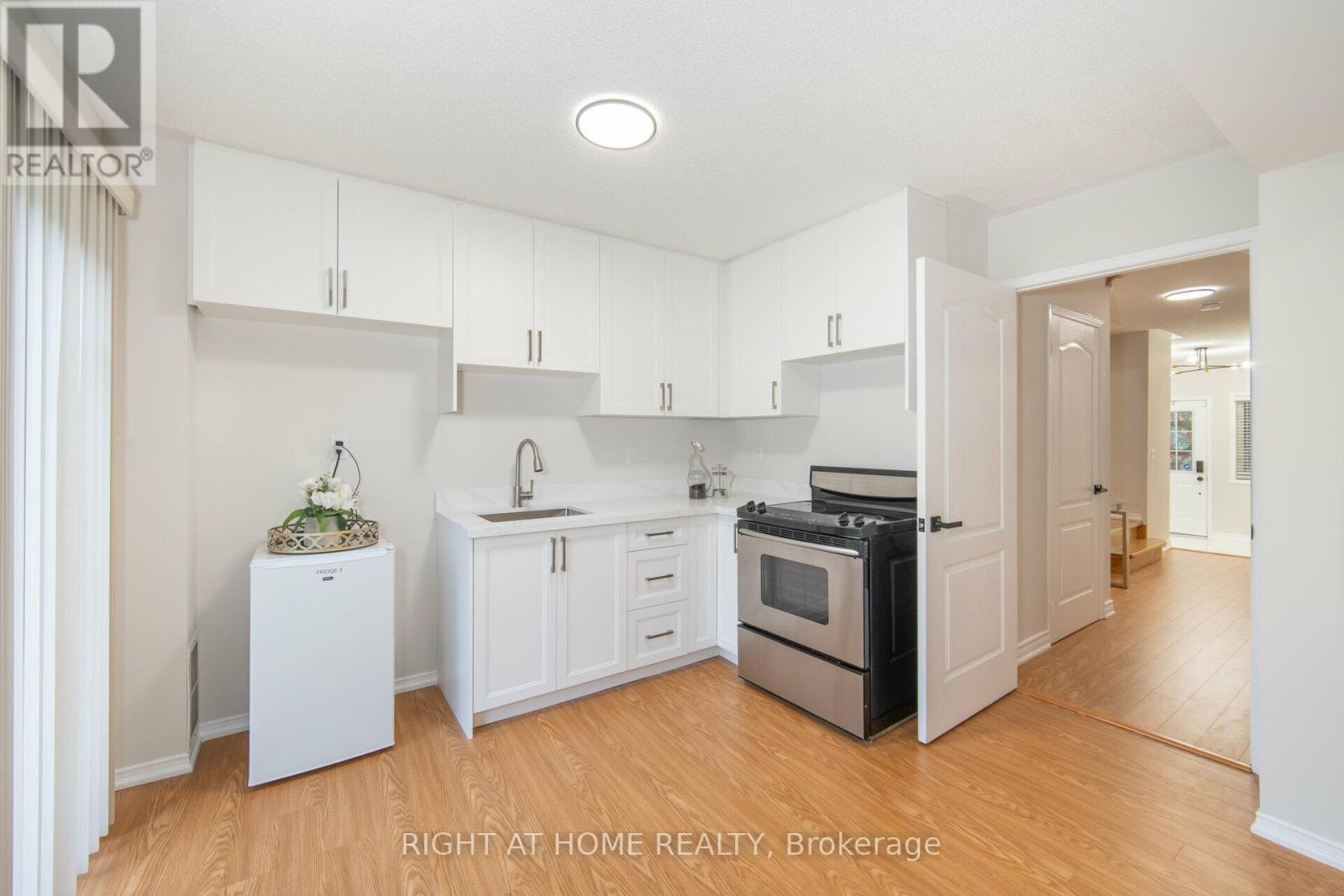 3388 Southwick Street, Mississauga, Ontario  L5M 7L5 - Photo 8 - W13750994