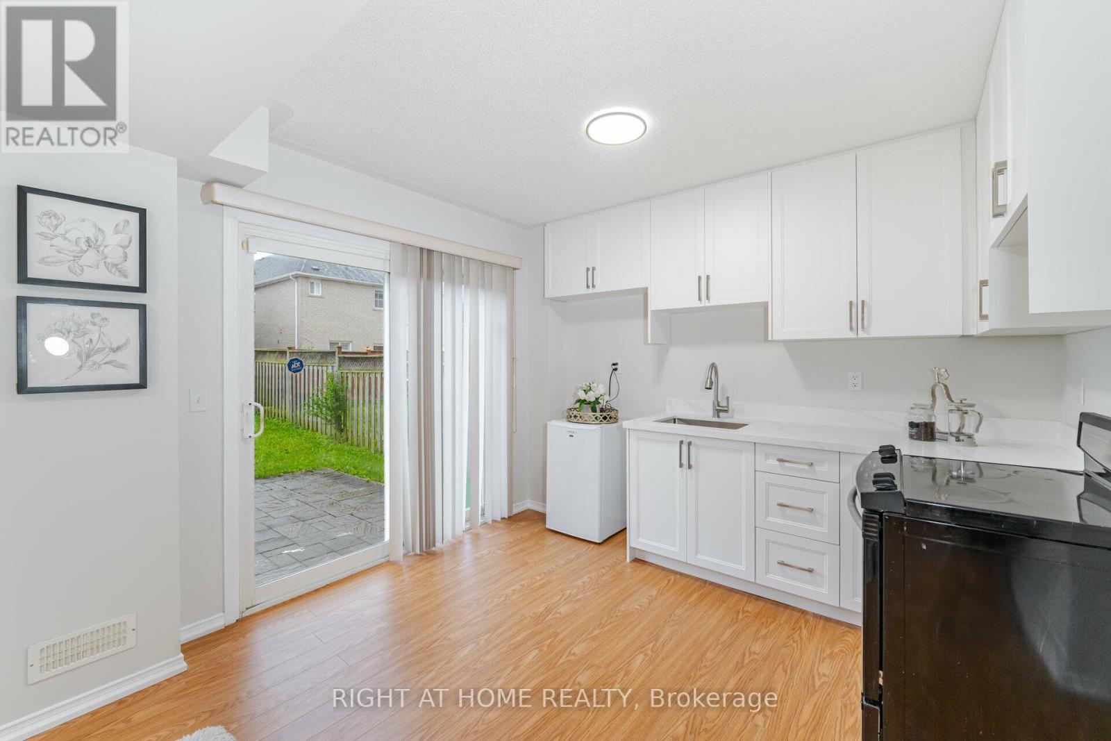 3388 Southwick Street, Mississauga, Ontario  L5M 7L5 - Photo 9 - W13750994