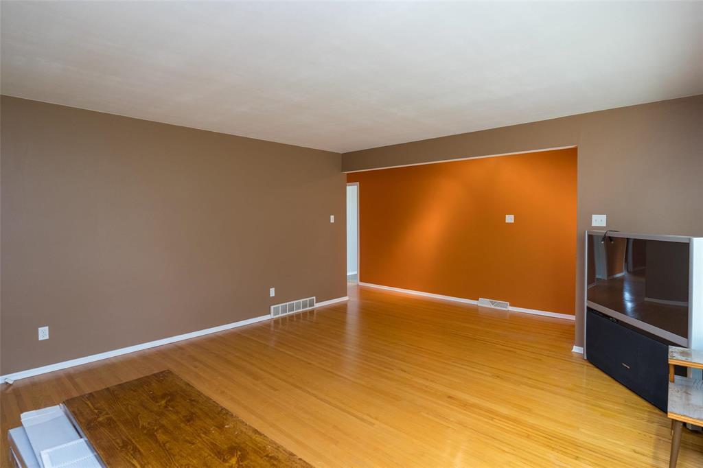 266 Sutton Avenue, Winnipeg, Manitoba  R2G 0S8 - Photo 3 - 202622227