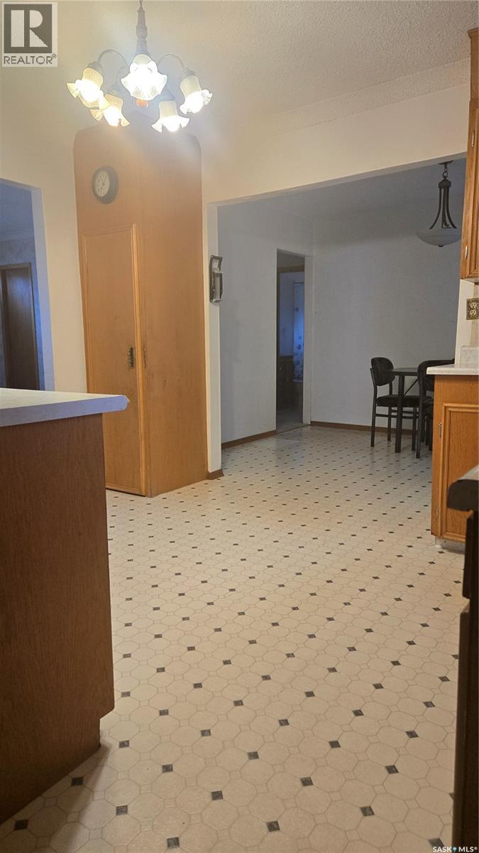 316 Murray Street, Oxbow, Saskatchewan  S0C 2B0 - Photo 2 - SK047716