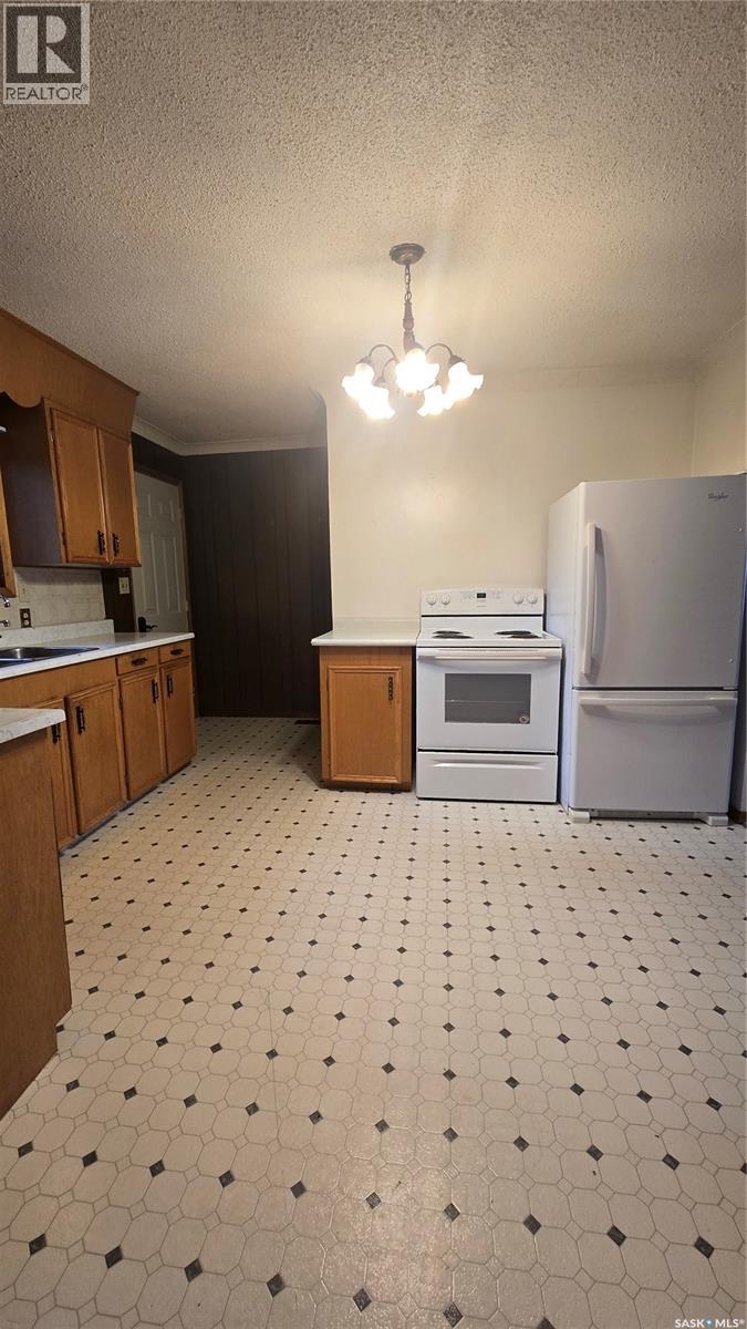 316 Murray Street, Oxbow, Saskatchewan  S0C 2B0 - Photo 3 - SK047716