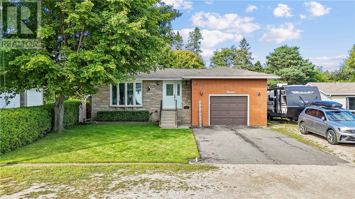 14 Vankoughnet Street W, Little Current, Ontario  P0P 1K0 - Photo 2 - 2130186
