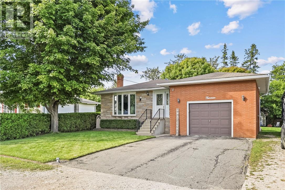 14 Vankoughnet Street W, Little Current, Ontario  P0P 1K0 - Photo 3 - 2130186