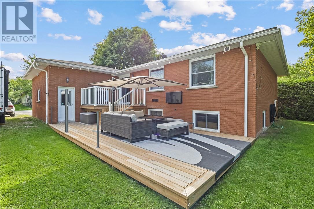 14 Vankoughnet Street W, Little Current, Ontario  P0P 1K0 - Photo 4 - 2130186