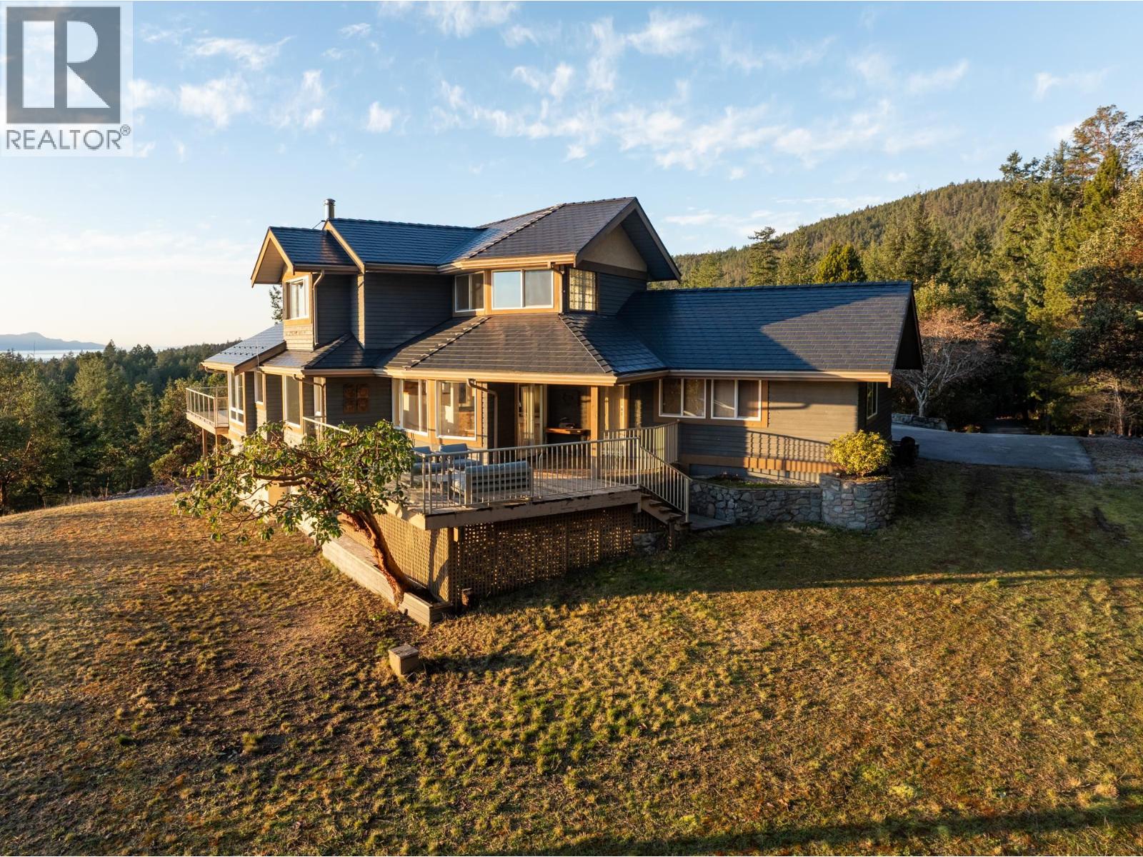 10339 Sunshine Coast Highway, Halfmoon Bay, British Columbia  V7Z 1B7 - Photo 3 - R3092825