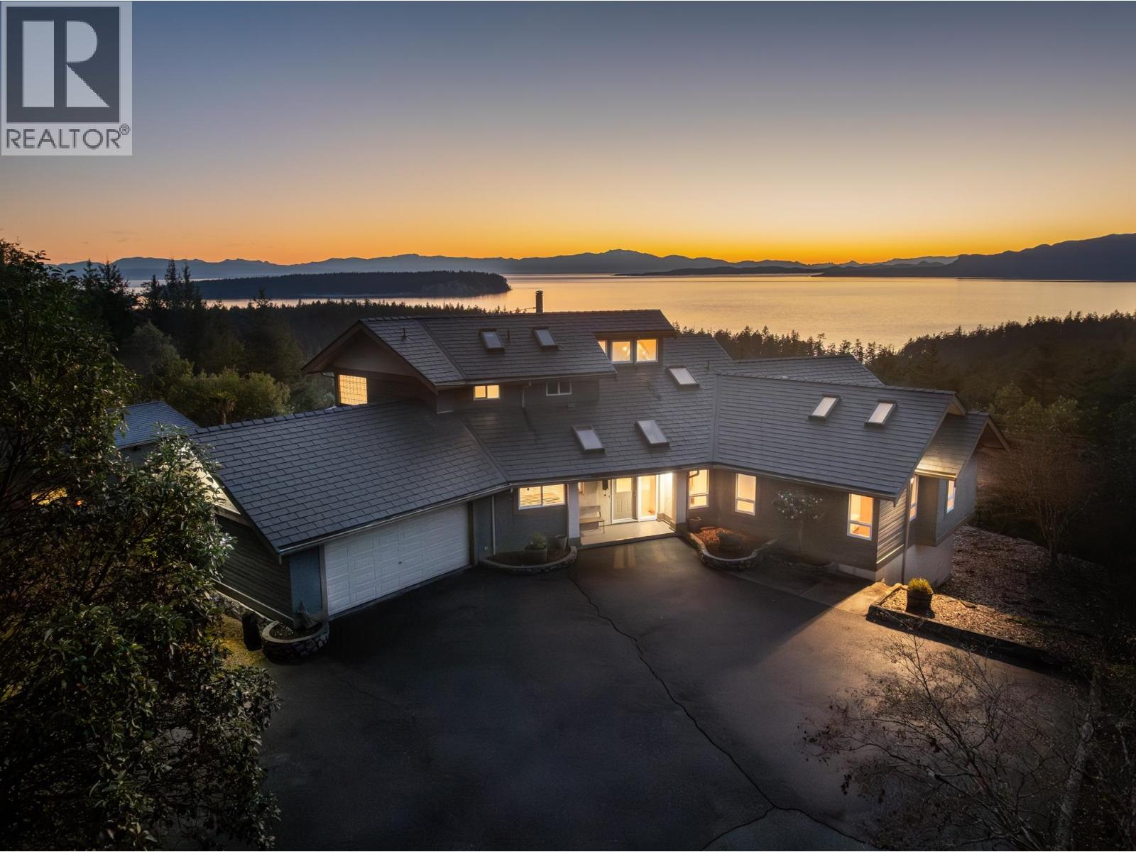 10339 Sunshine Coast Highway, Halfmoon Bay, British Columbia  V7Z 1B7 - Photo 39 - R3092825