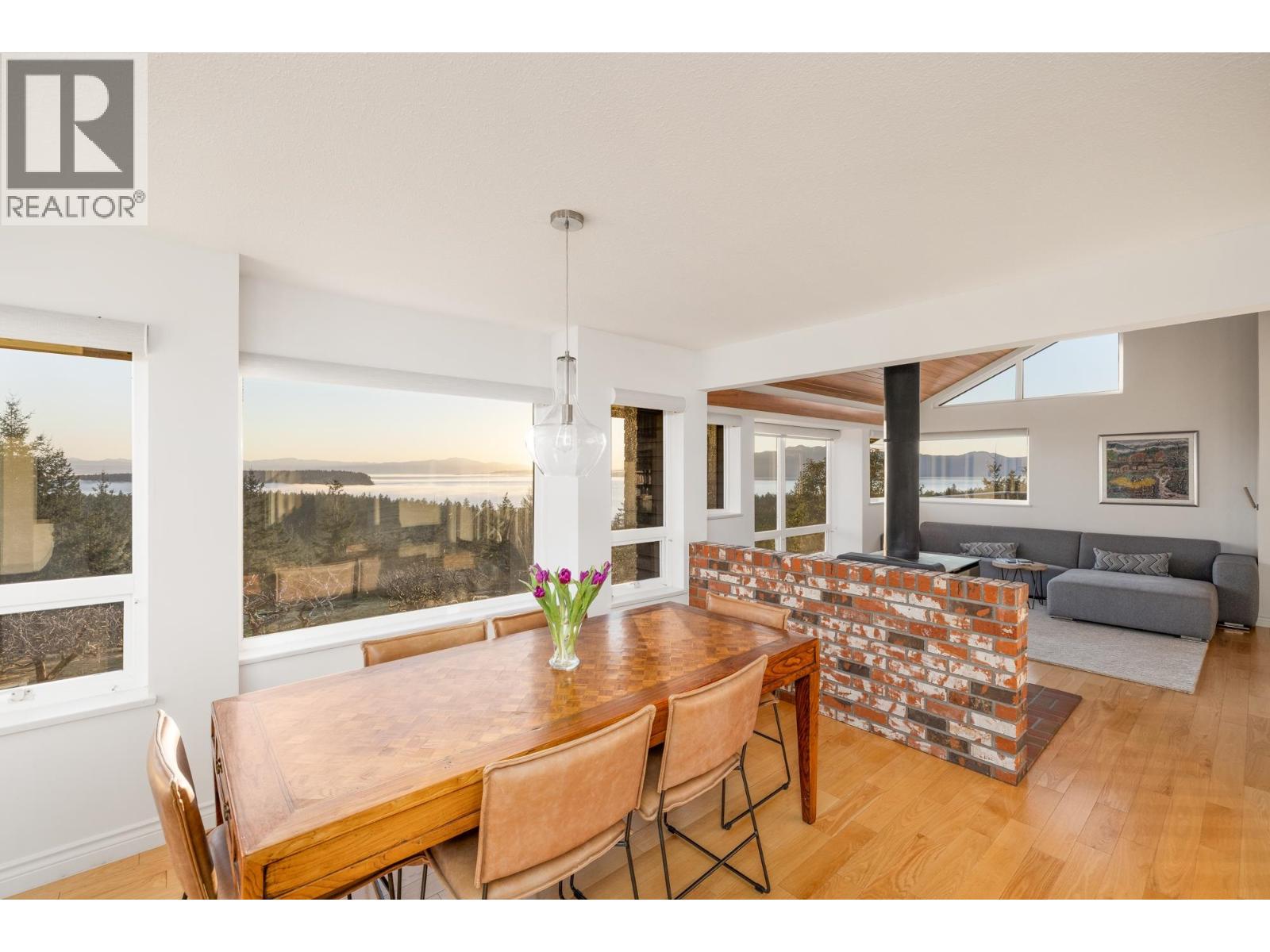 10339 Sunshine Coast Highway, Halfmoon Bay, British Columbia  V7Z 1B7 - Photo 18 - R3092825