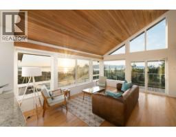 10339 SUNSHINE COAST HIGHWAY, Halfmoon Bay, British Columbia