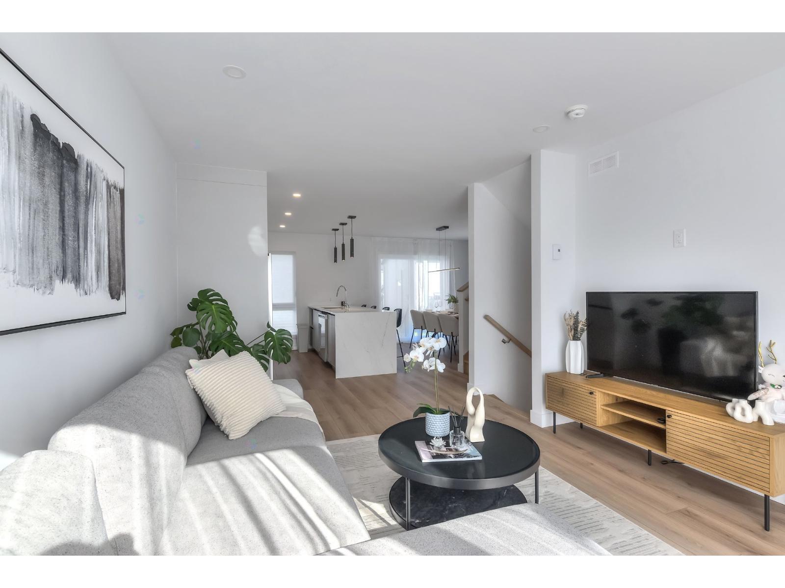28 Rue Ninon-Cardinal Léry Quebec Canada J6N0T8 5