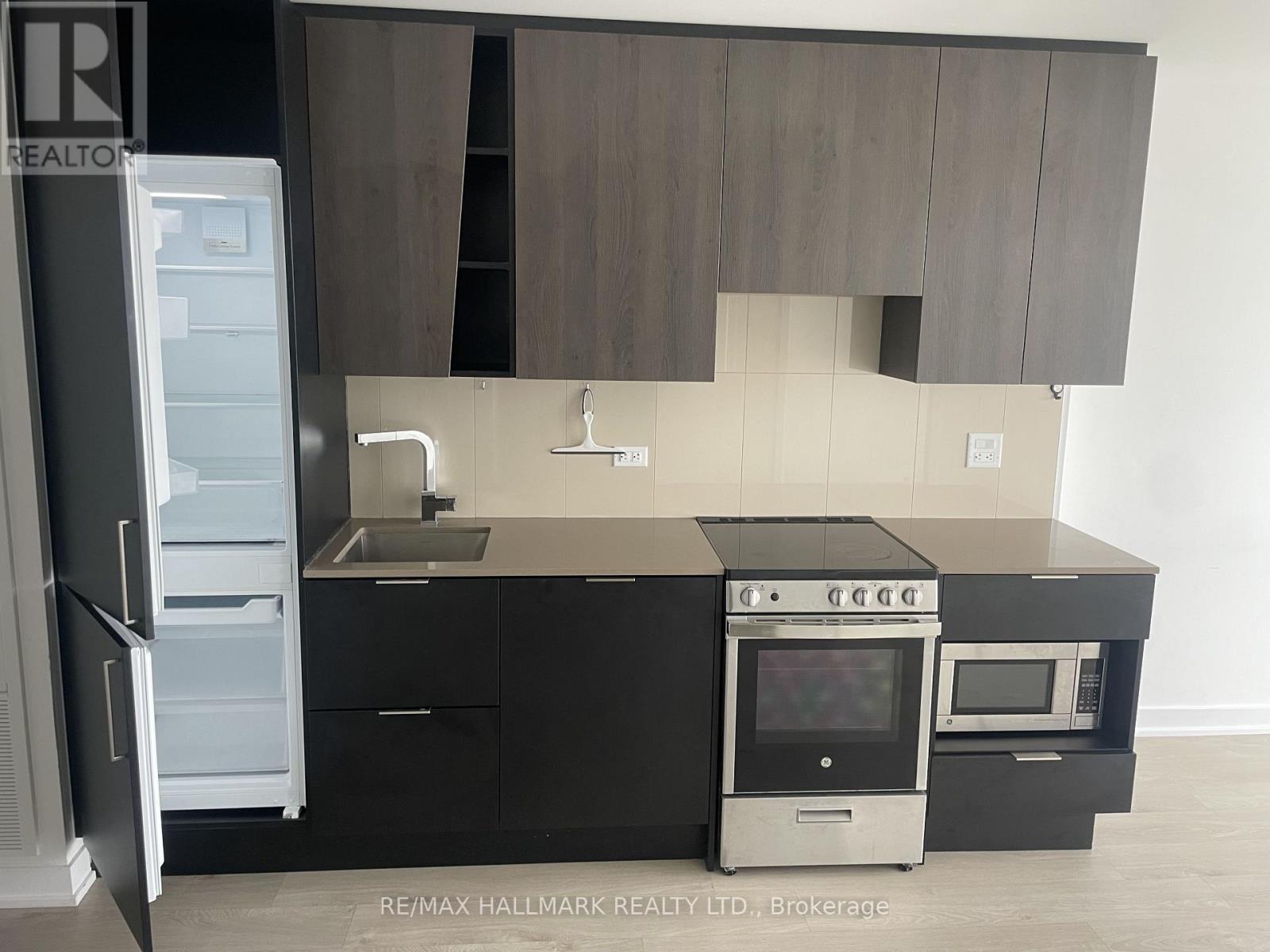 4111 - 3900 Confederation Parkway, Mississauga, Ontario  L5B 0M3 - Photo 6 - W13751006