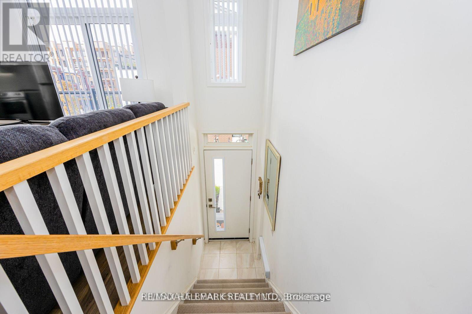 207 - 90 Canon Jackson Drive, Toronto, Ontario  M6M 0C1 - Photo 2 - W13751016