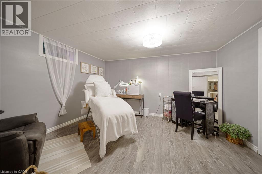 220 Claremont Avenue, Kitchener, Ontario  N2M 2R1 - Photo 34 - 40860591