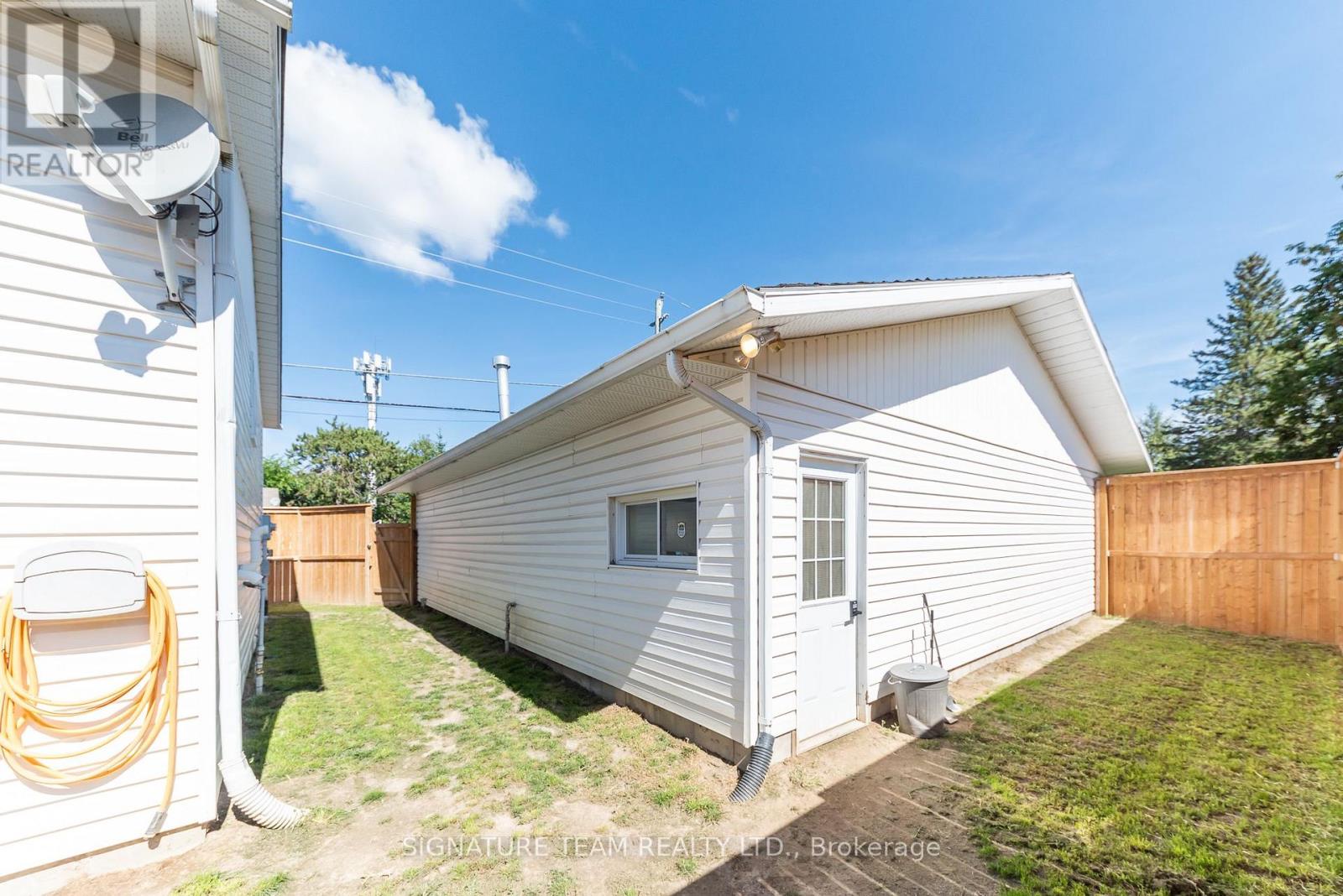 10 Selkirk Street, Petawawa, Ontario  K8H 1N9 - Photo 3 - X13751056
