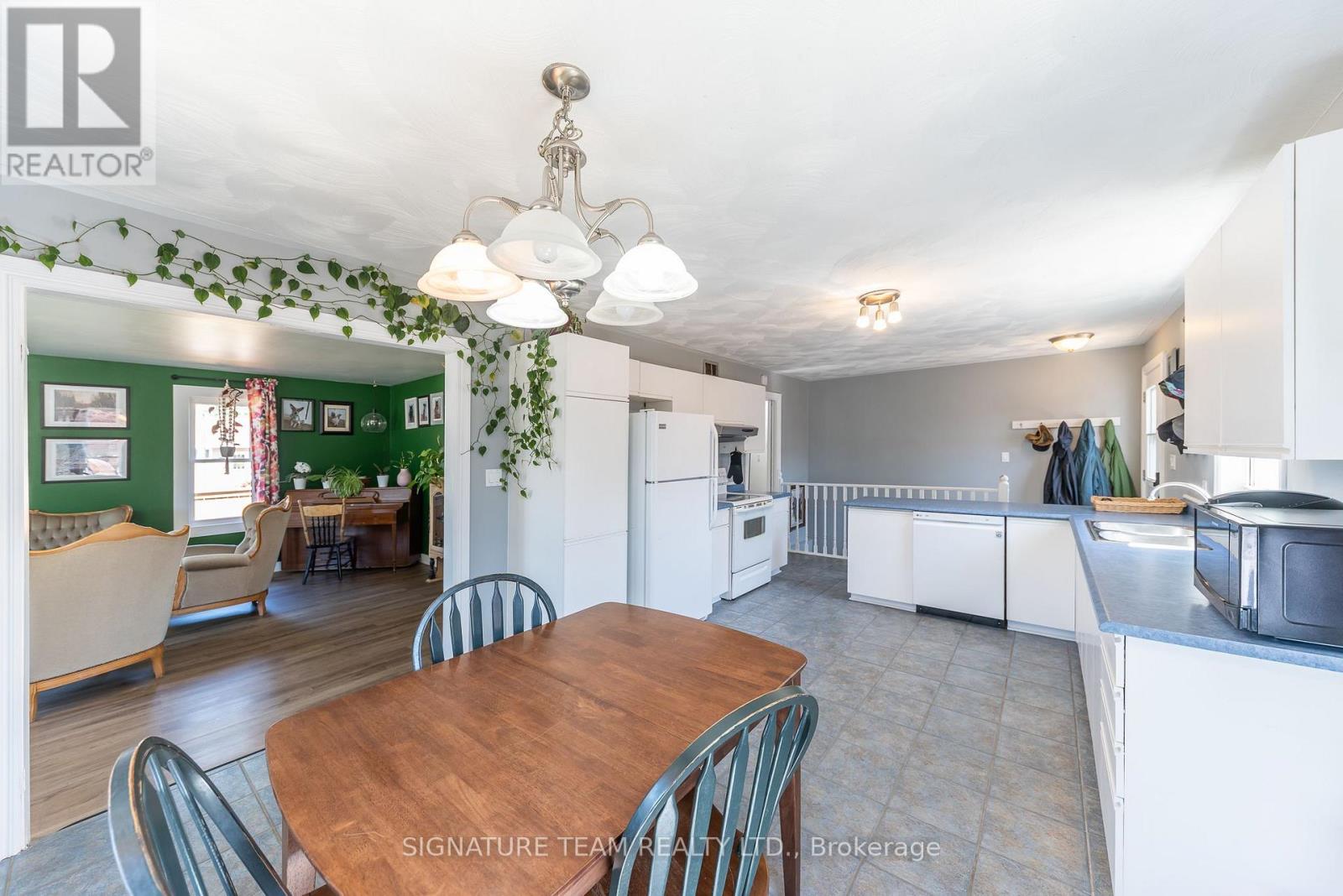 10 Selkirk Street, Petawawa, Ontario  K8H 1N9 - Photo 8 - X13751056