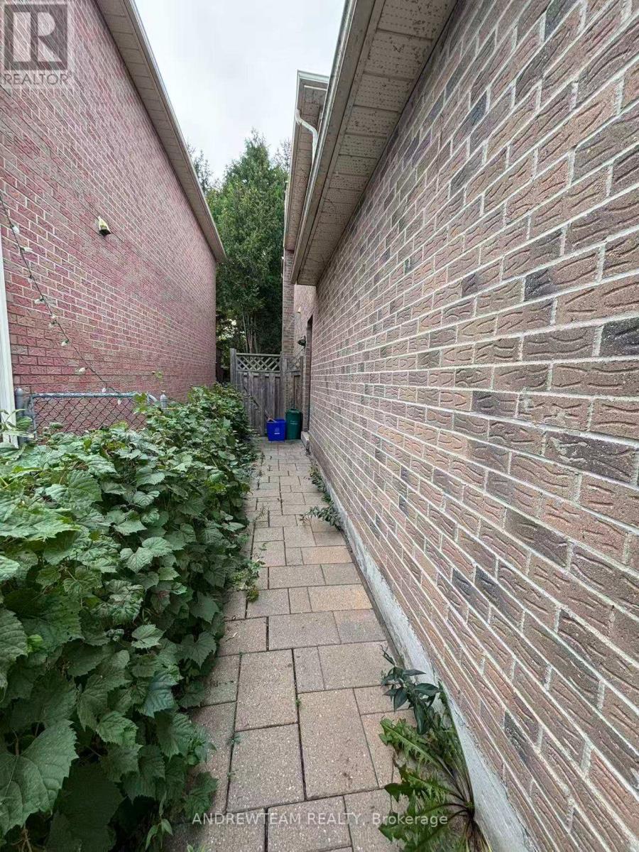 58 Nightstar Drive, Richmond Hill, Ontario  L4C 8H7 - Photo 6 - N13751062