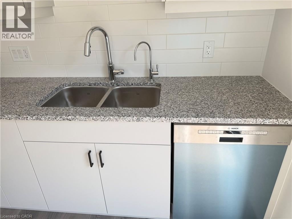 553 Balsam Poplar Street, Waterloo, Ontario  N2V 0H8 - Photo 4 - 40859242