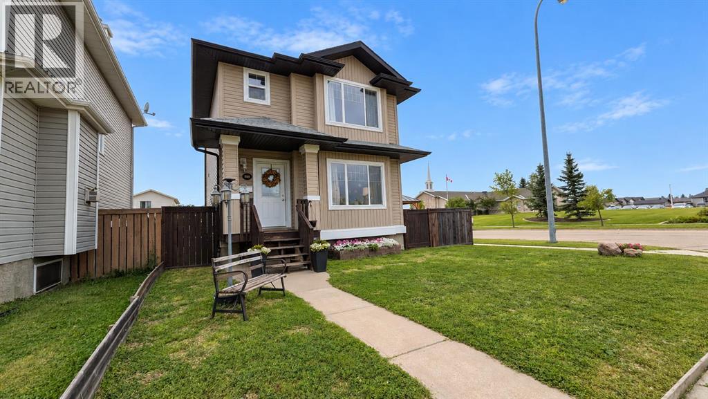 4501 75 Street, Camrose, Alberta  T4V 2T4 - Photo 2 - A2343305
