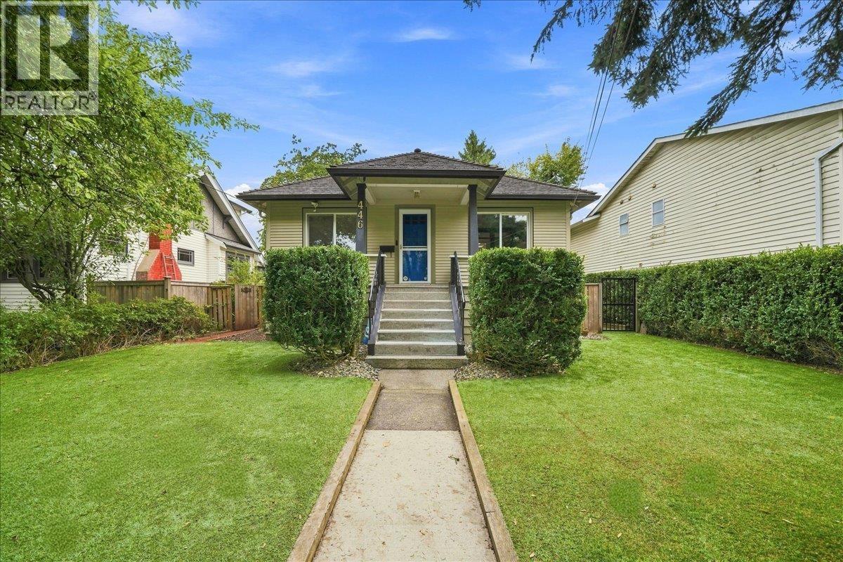 446 Kelly Street, New Westminster, British Columbia  V3L 3T9 - Photo 2 - R3161998