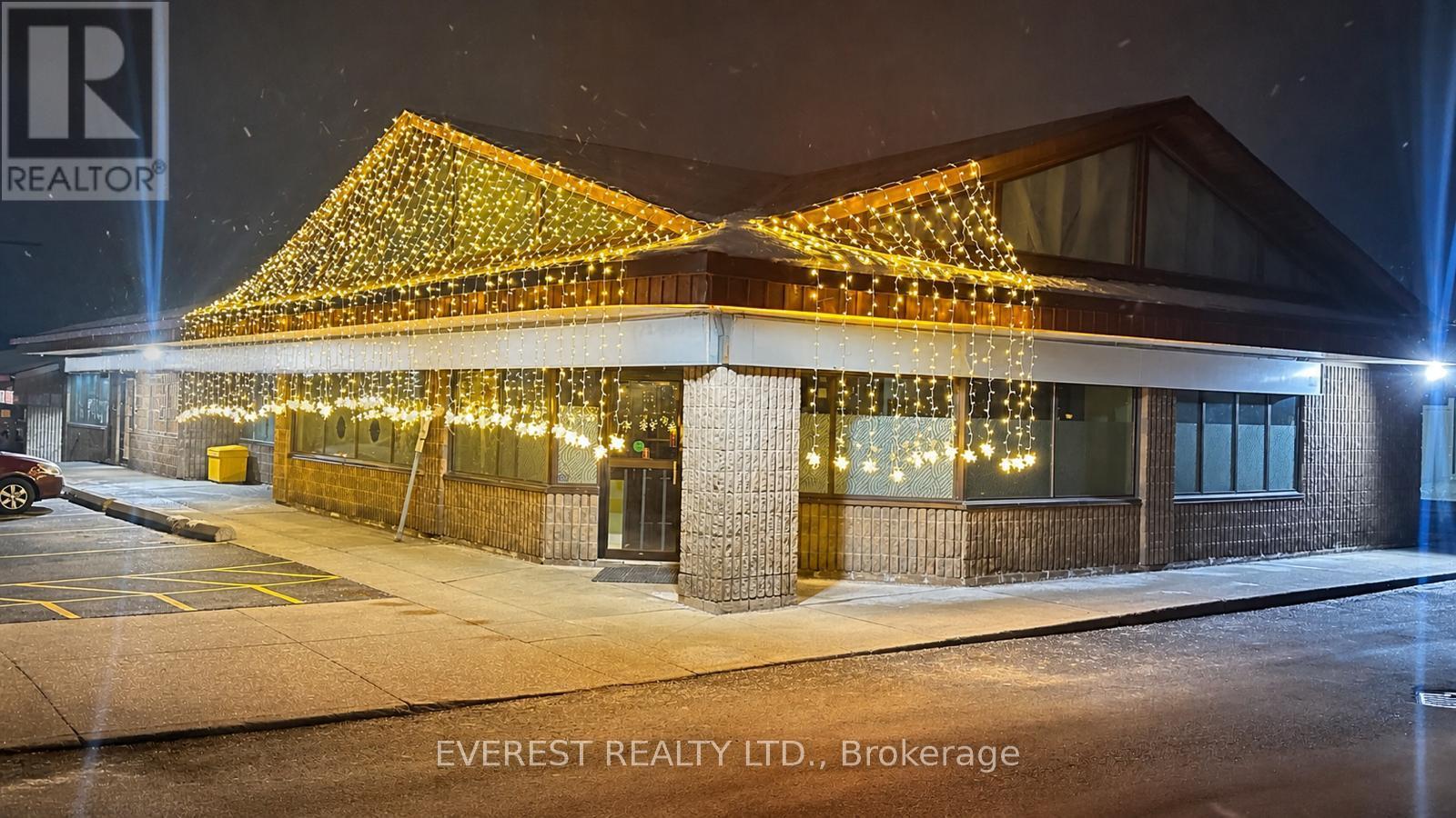 9 - 148 QUEEN STREET W, Brampton, Ontario
