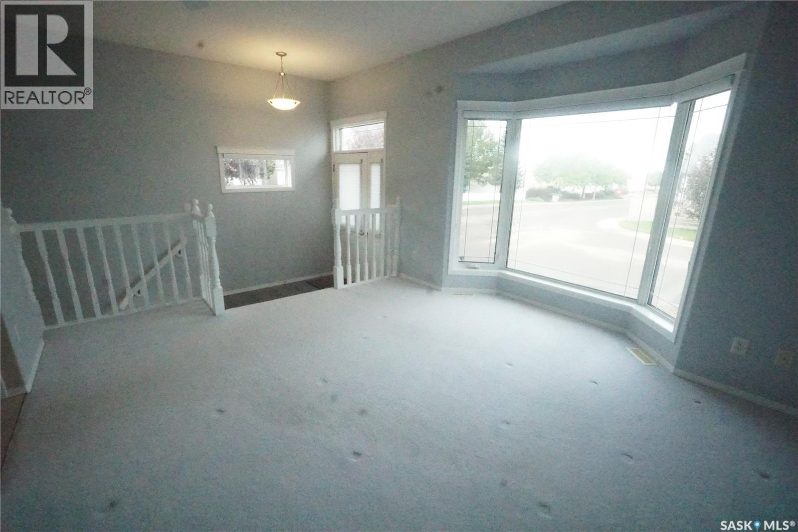 4606 Juniper Drive, Regina, Saskatchewan  S4X 4R6 - Photo 2 - SK047412