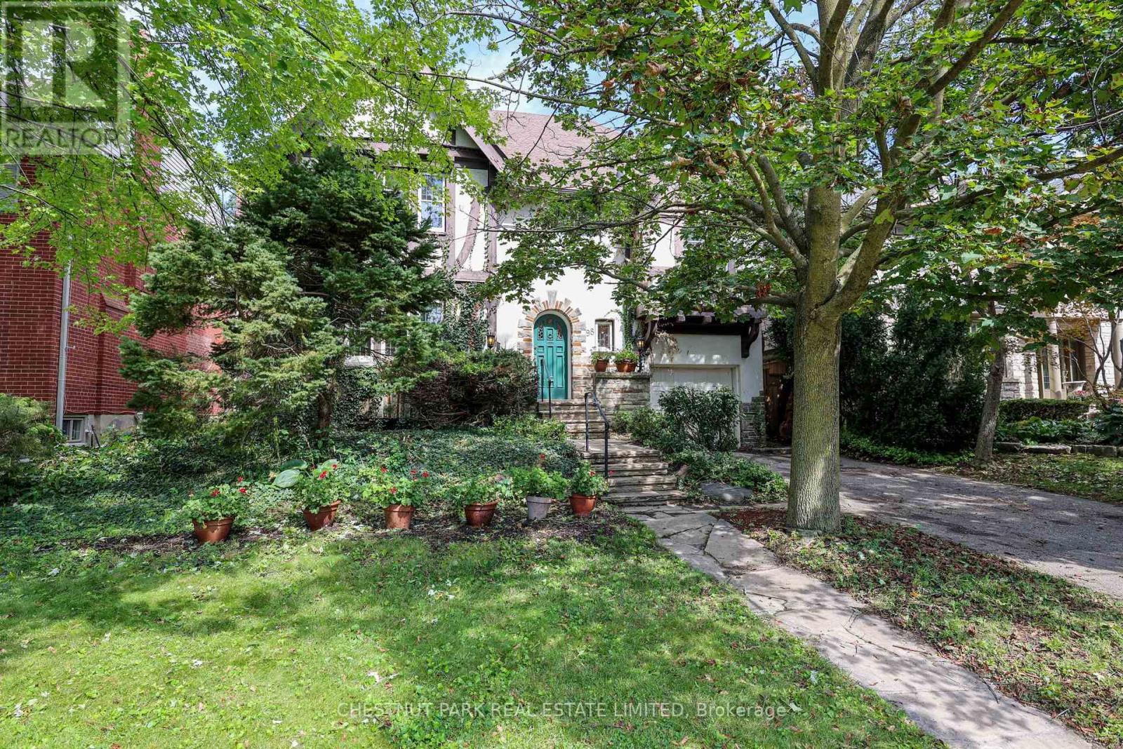 98 ST. LEONARDS AVENUE, Toronto, Ontario