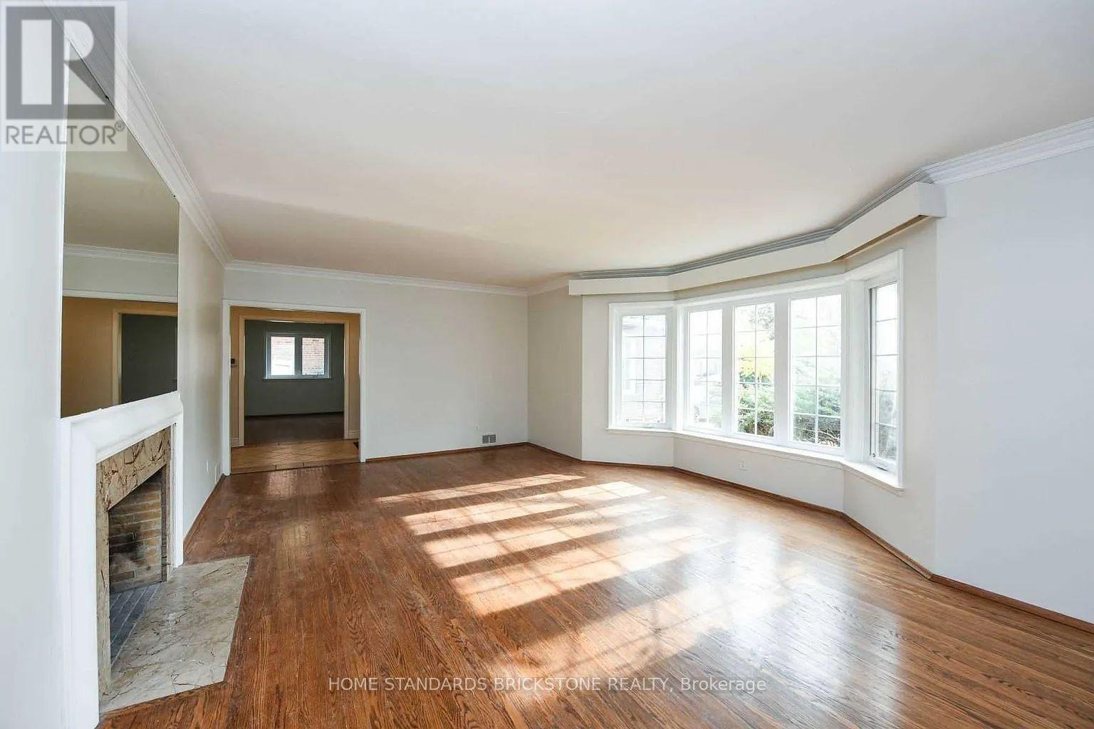 90 Centre Avenue N, Toronto, Ontario M2M 2L6 - Photo 3 - C13751160