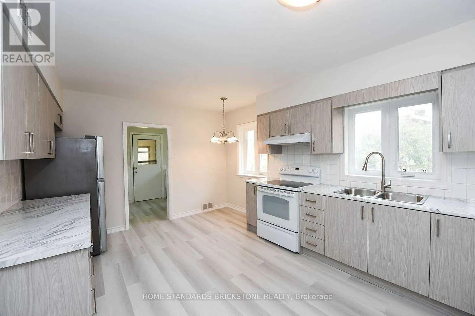 90 Centre Avenue N, Toronto, Ontario M2M 2L6 - Photo 6 - C13751160