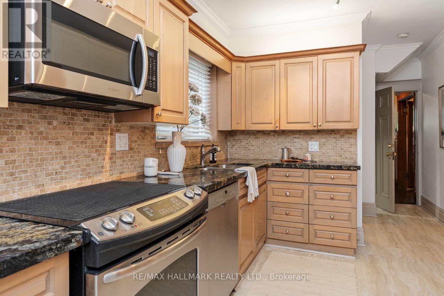 173 High Park Avenue, Toronto, Ontario  M6P 2S3 - Photo 9 - W13751152