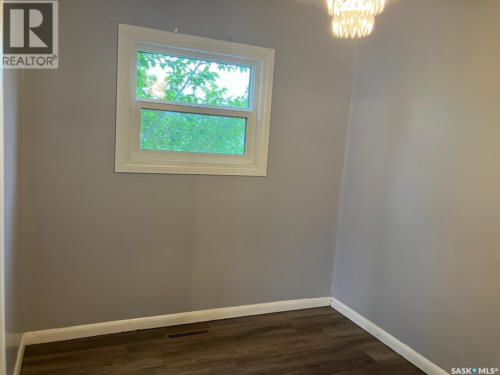 707 10th Avenue W, Nipawin, Saskatchewan  S0E 1E0 - Photo 14 - SK047732