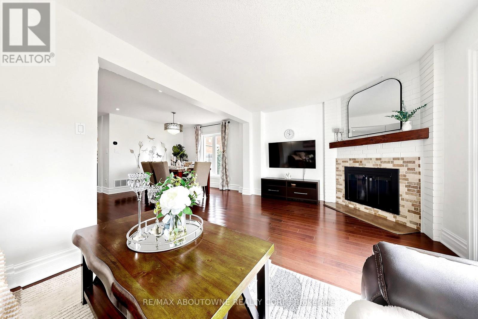 2072 Glenada Crescent, Oakville, Ontario  L6H 4M2 - Photo 12 - W13751176