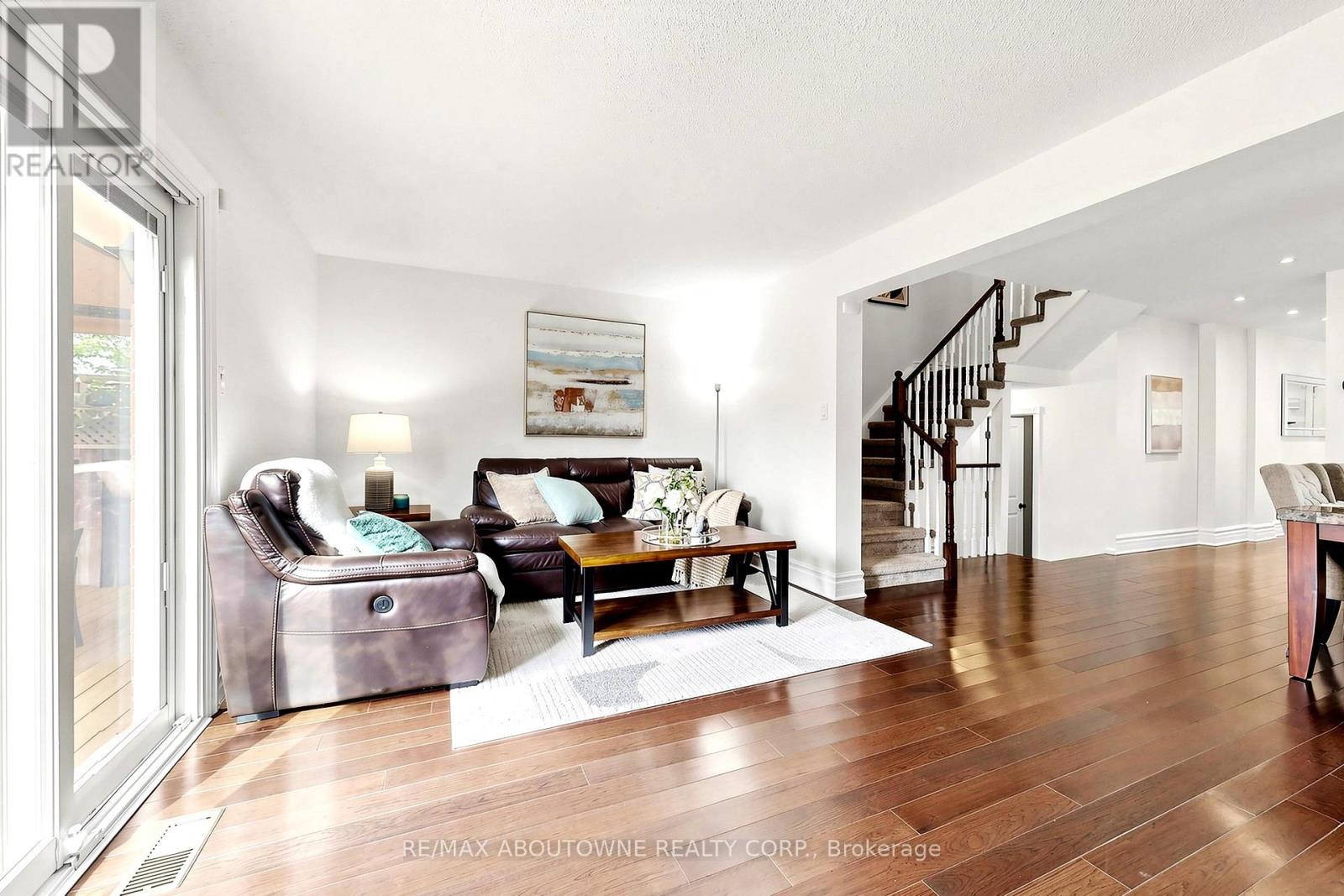 2072 Glenada Crescent, Oakville, Ontario  L6H 4M2 - Photo 13 - W13751176