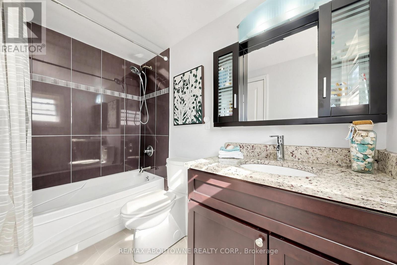 2072 Glenada Crescent, Oakville, Ontario  L6H 4M2 - Photo 17 - W13751176