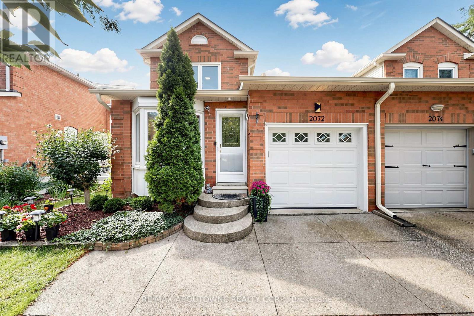 2072 Glenada Crescent, Oakville, Ontario  L6H 4M2 - Photo 2 - W13751176
