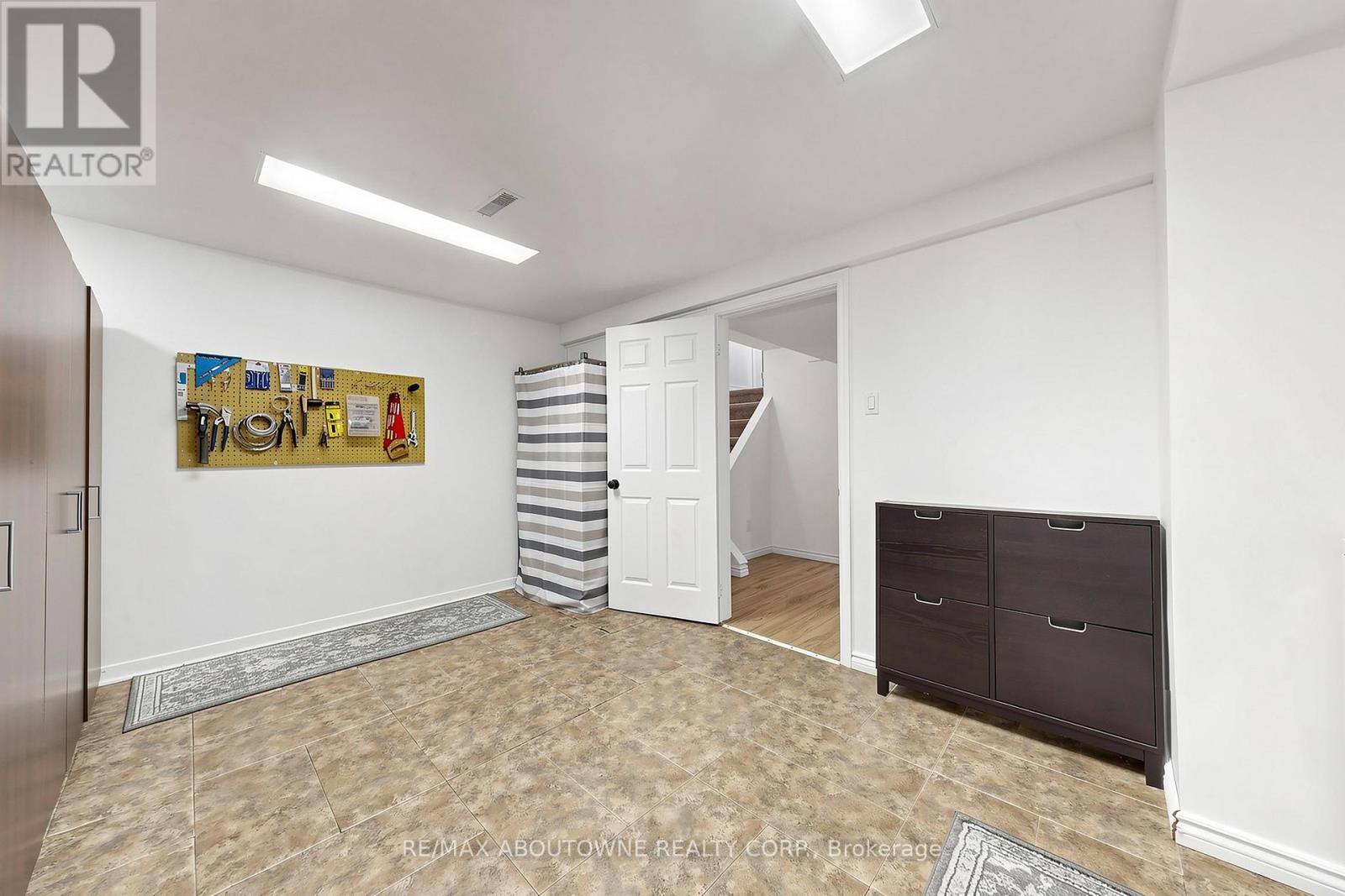 2072 Glenada Crescent, Oakville, Ontario  L6H 4M2 - Photo 26 - W13751176