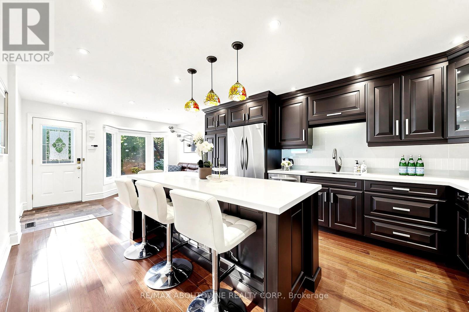 2072 Glenada Crescent, Oakville, Ontario  L6H 4M2 - Photo 6 - W13751176