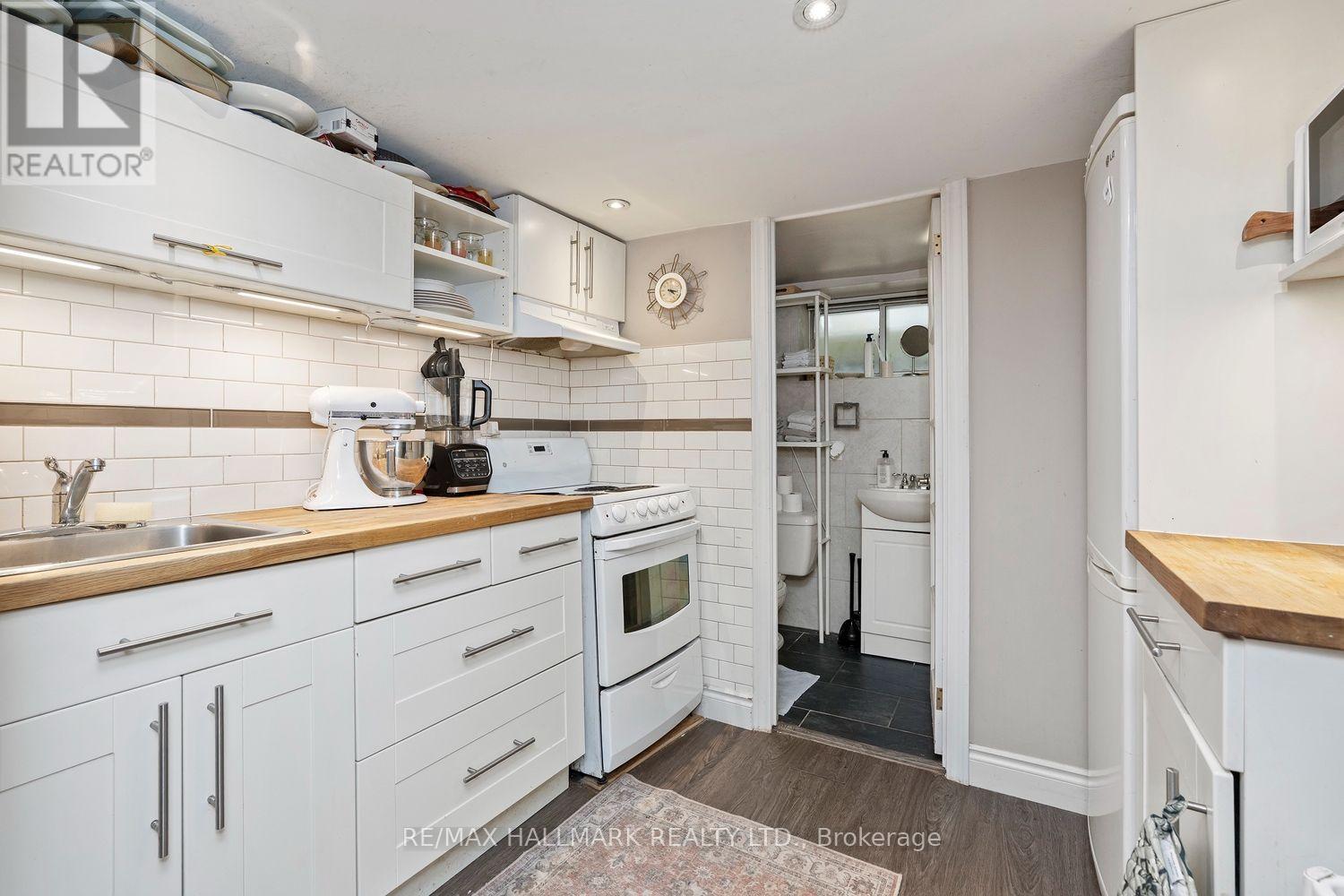 141 Humbercrest Boulevard, Toronto, Ontario  M6S 4L4 - Photo 10 - W13751184
