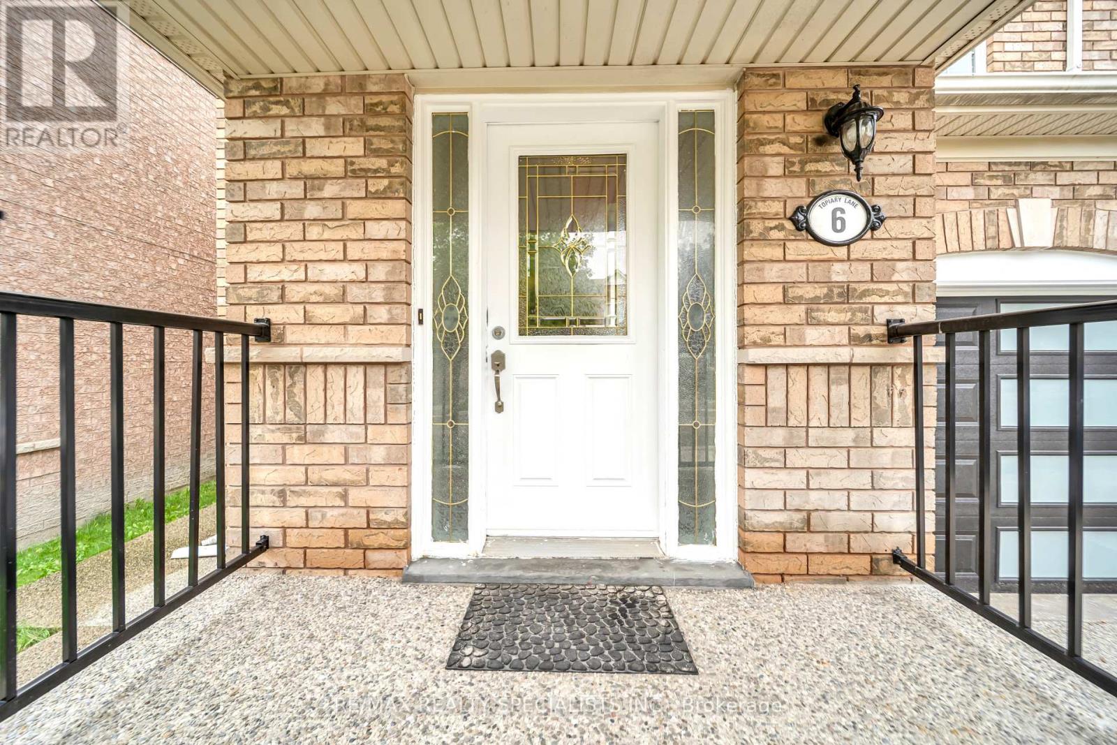 6 Topiary Lane, Brampton, Ontario  L7A 2K6 - Photo 3 - W13751204