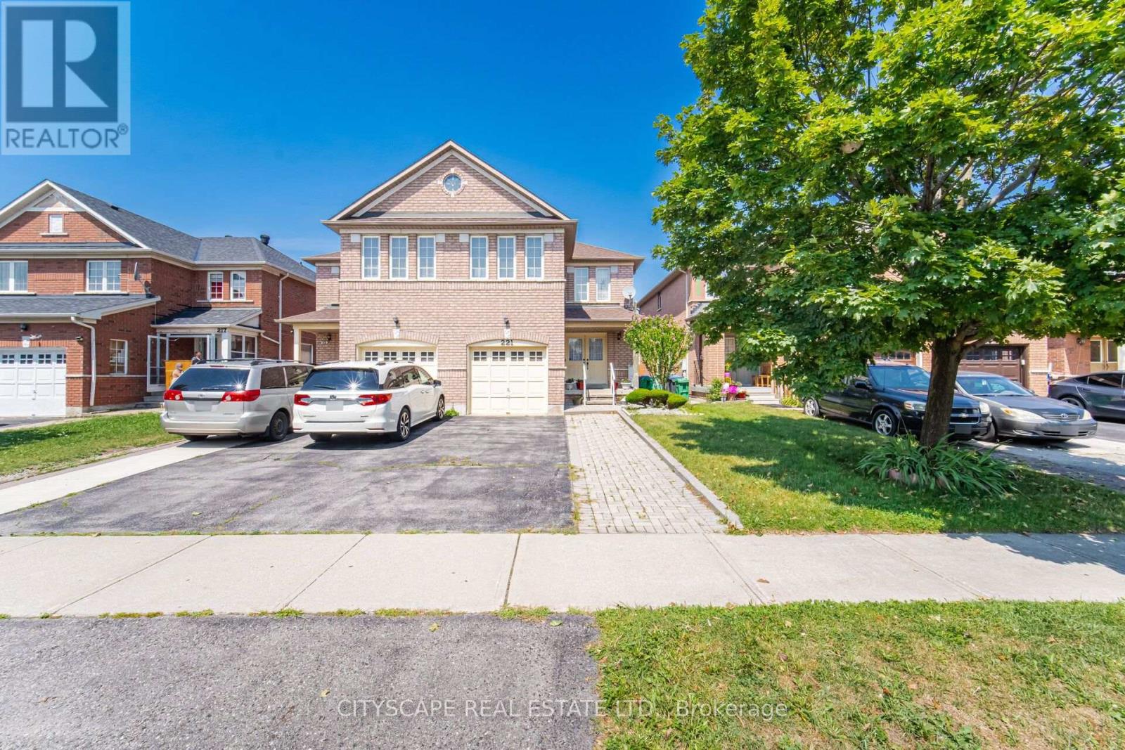 221 Richvale Drive S, Brampton, Ontario  L6Z 4W2 - Photo 2 - W13751210