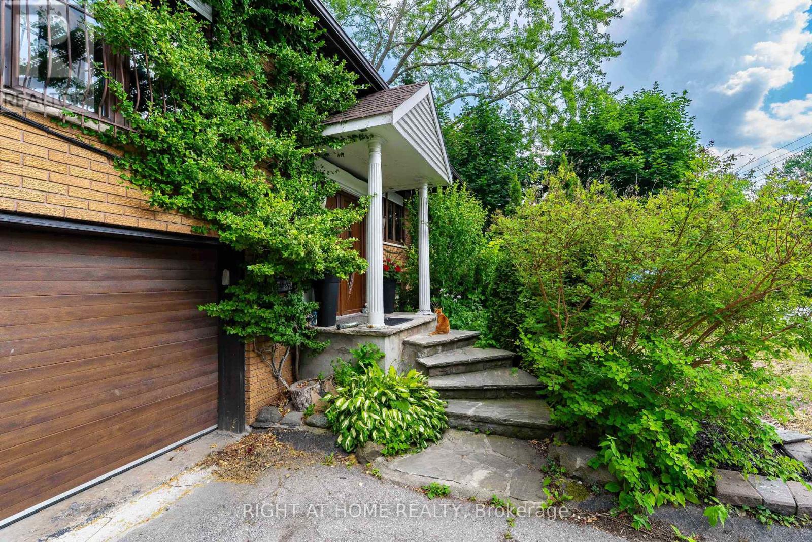 Upper - 1101 Brimley Road, Toronto, Ontario  M1P 3E8 - Photo 2 - E13751226