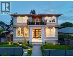 449 E 15TH STREET, North Vancouver, British Columbia