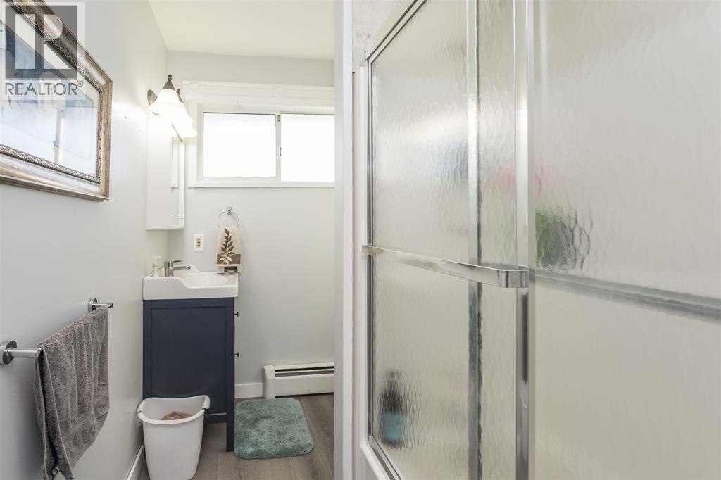 Upper 9890 Lyndhurst Street, Burnaby, British Columbia  V3J 1G1 - Photo 13 - R3162019